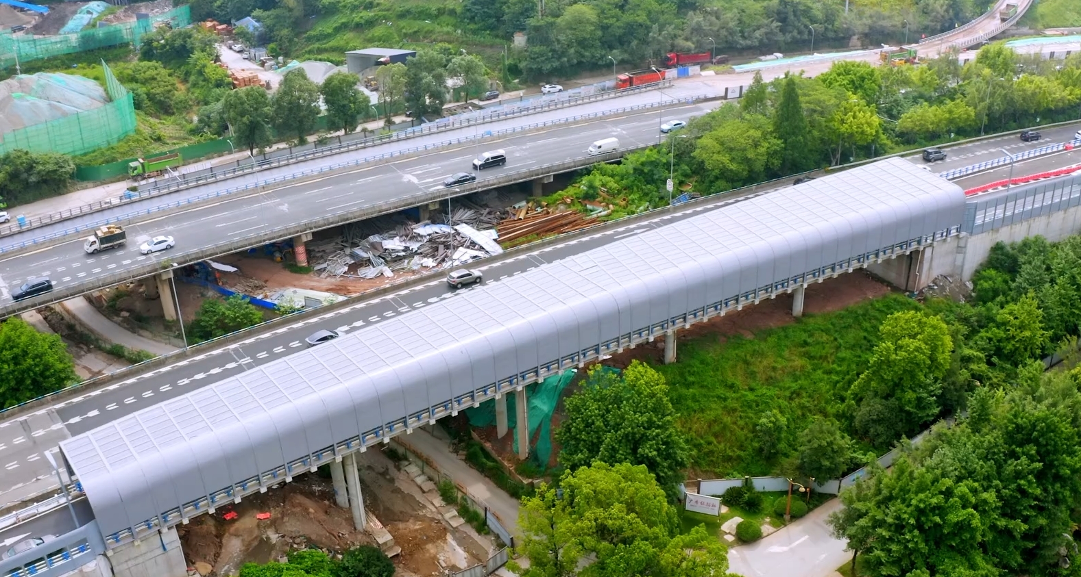 Innovative Fully Enclosed Noise Barriers Gain Attention for Urban Noise Control