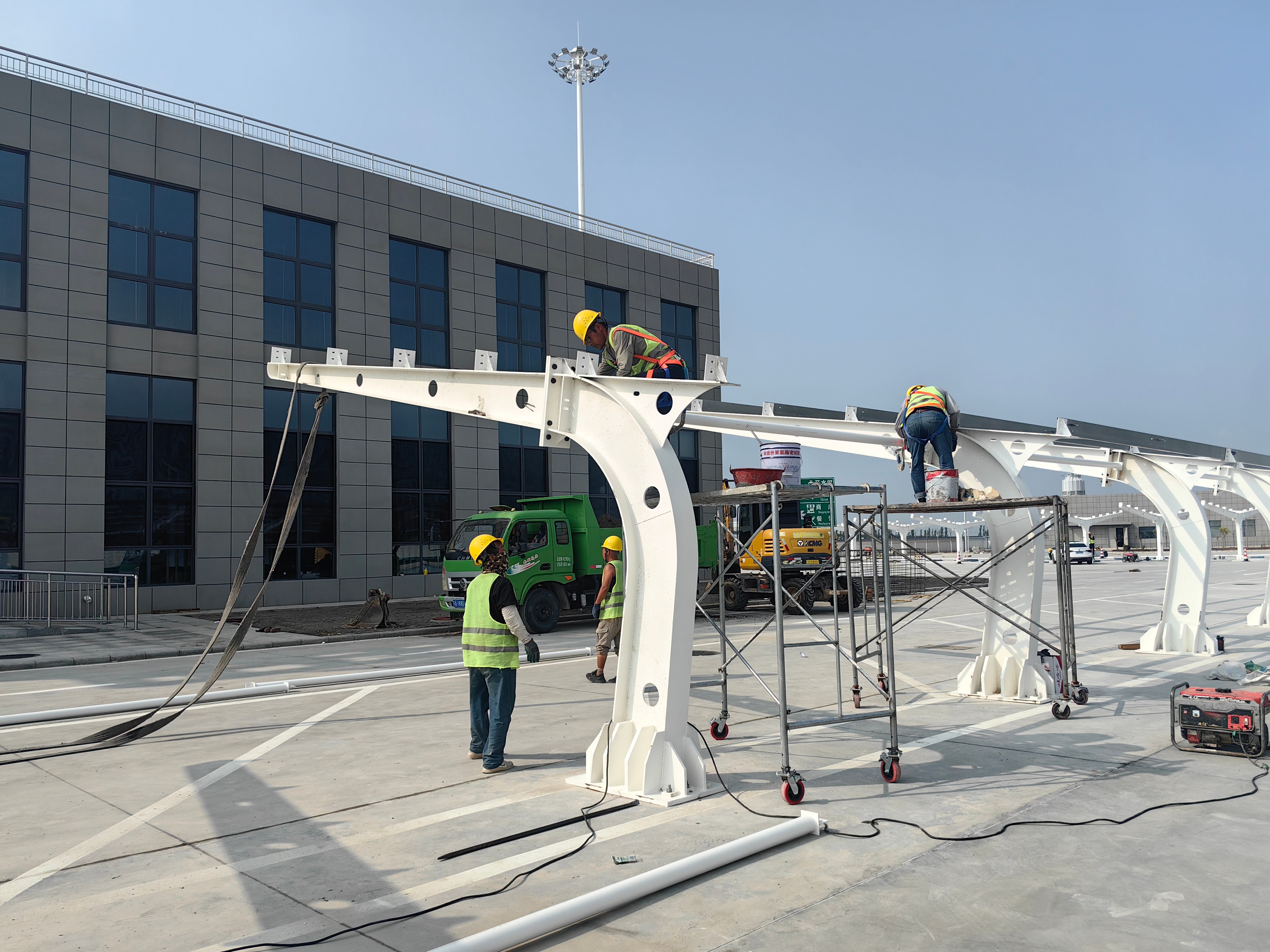 Driving Sustainable Infrastructure: Hebei Jinbiao’s Solar Carport Systems Under Seamless Installation