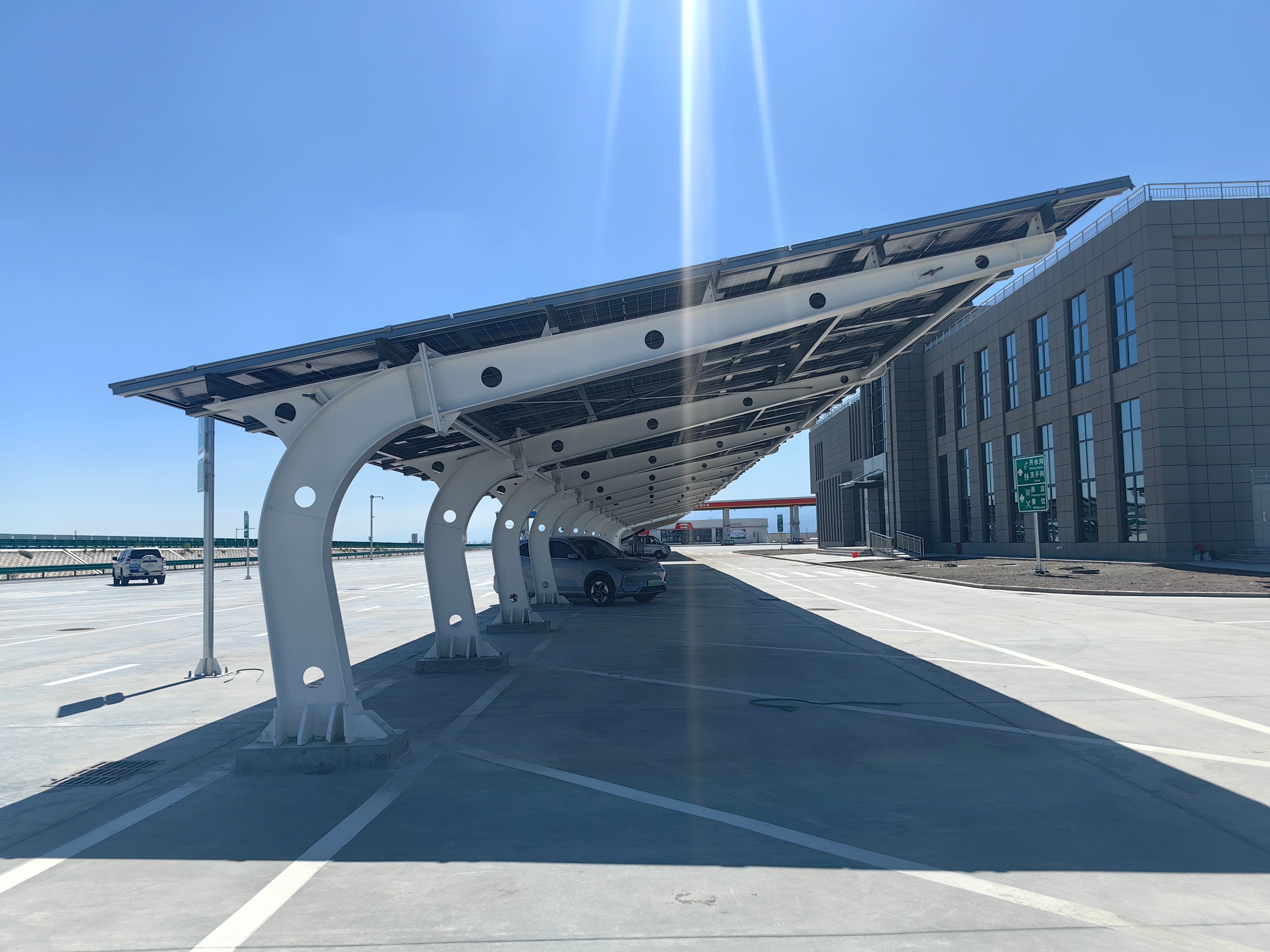 Driving Sustainable Infrastructure: Hebei Jinbiao’s Solar Carport Systems Under Seamless Installation