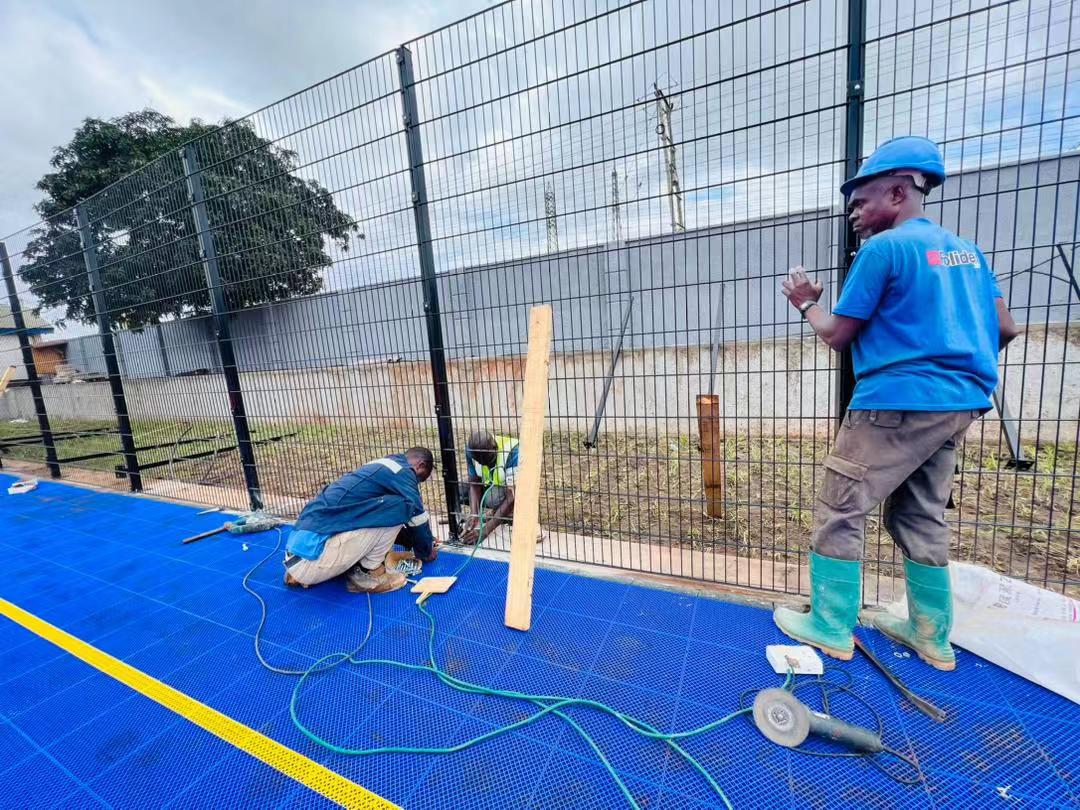 Built for the Game: Hebei Jinbiao Supplies Premium Sports Fencing for New Basketball Courts in Ghana!