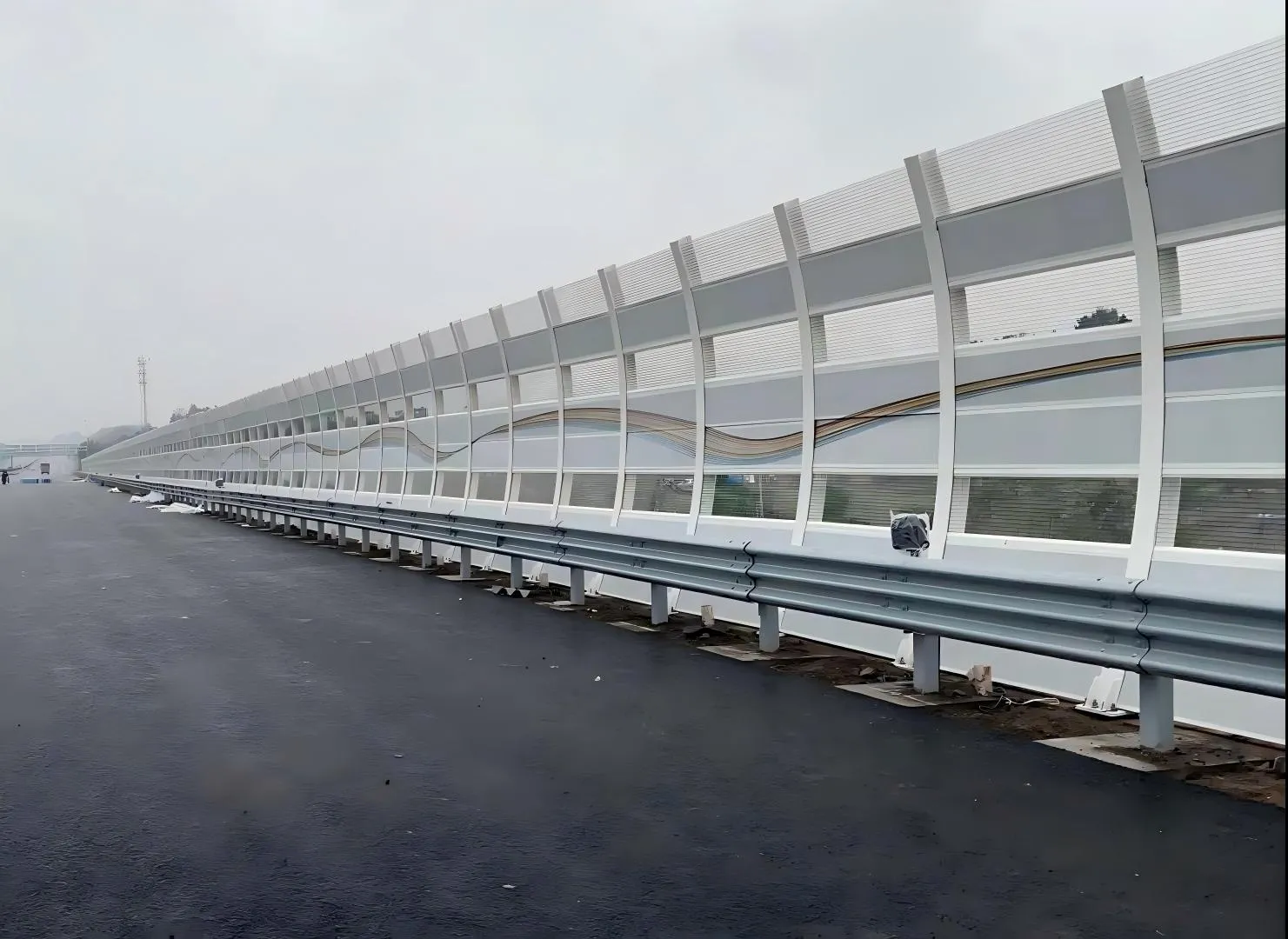 Transplex transparent noise barrier for highway with high sound insulation