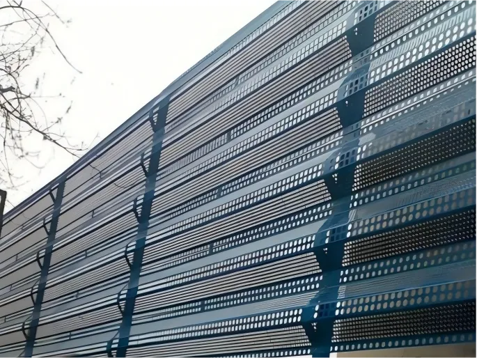 Uzbekistan wind dust-controlling wall