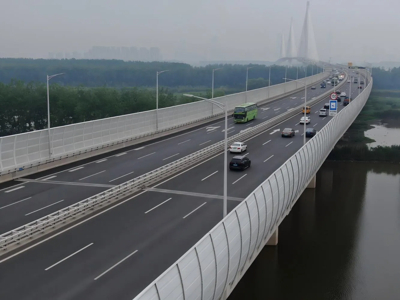 Bridge noise barrier system reducing traffic noise for surrounding communities