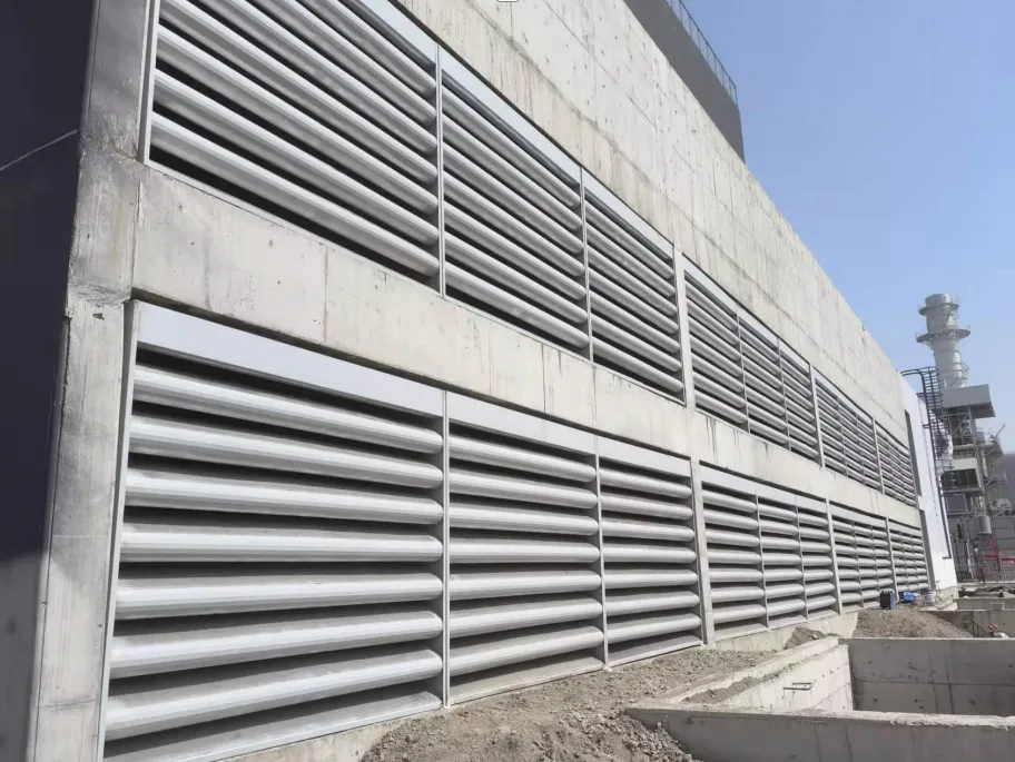 Transplex louvered civil noise barrier with high sound insulation