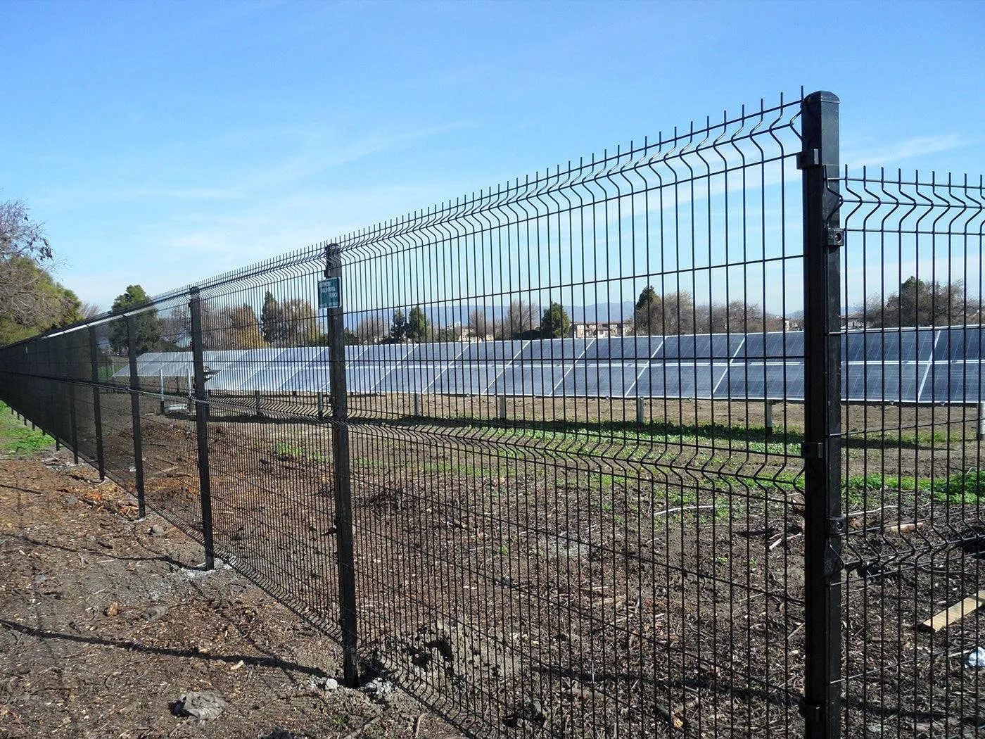 V bend 3D mesh fence system made of galvanized steel wire, high strength welded wire fence panels for security fencing