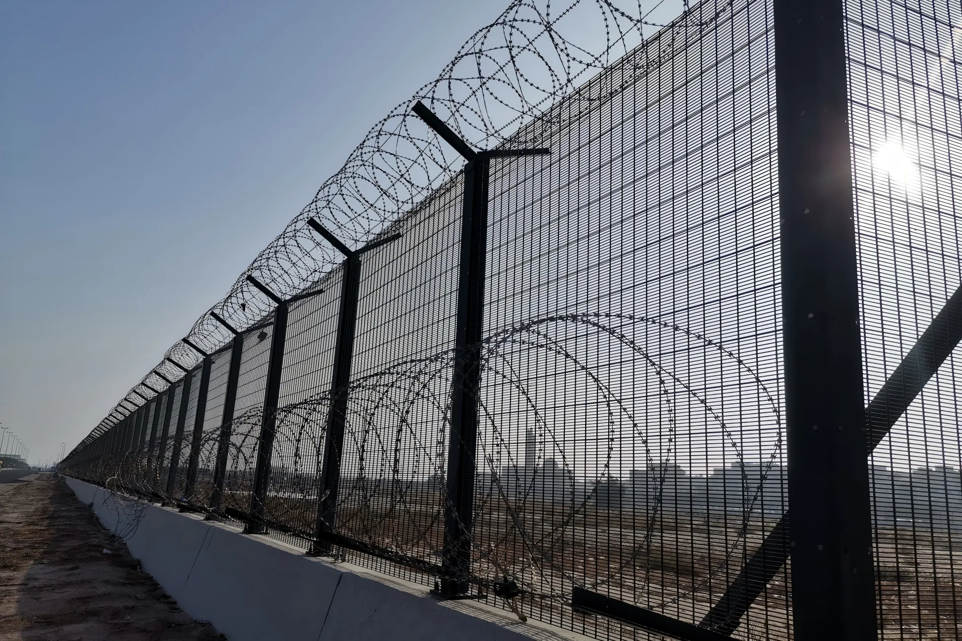 358 mesh fence panel close‑up showing welded wire mesh