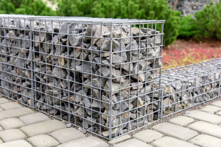 High-strength welded gabion box with rigid square mesh structure