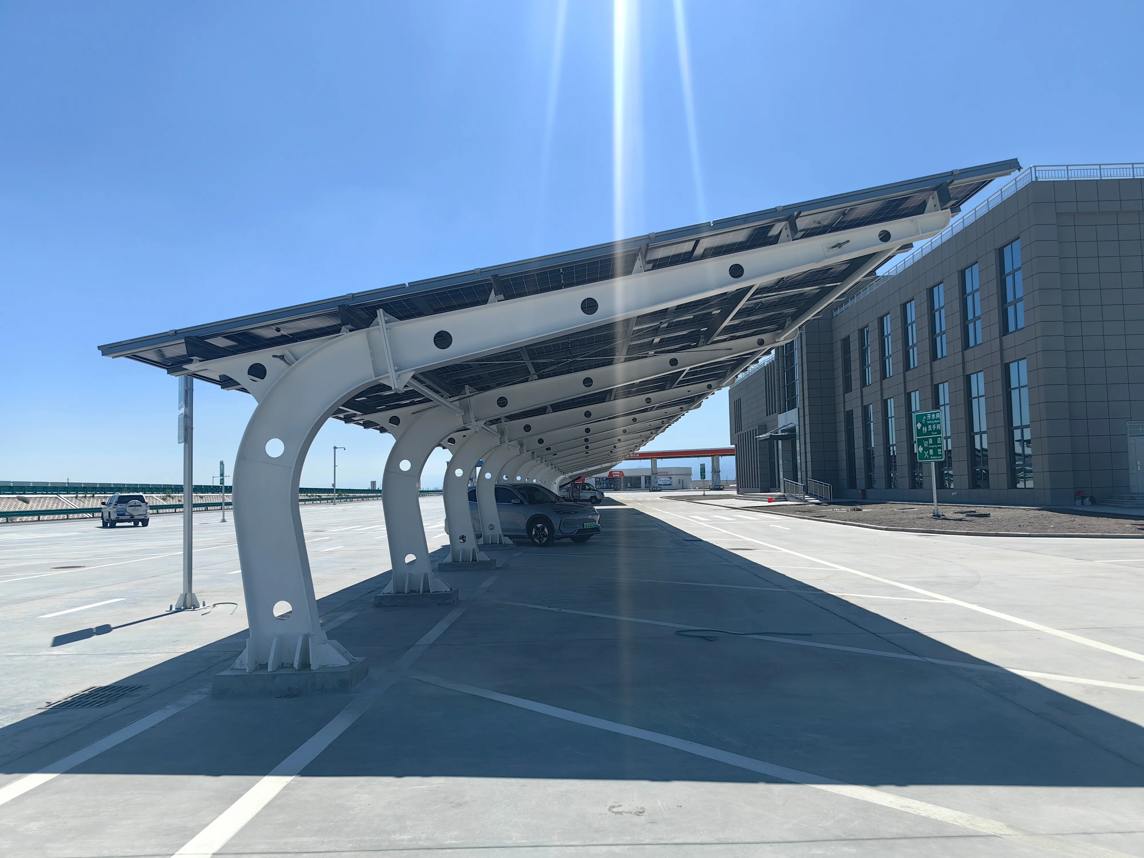 Driving Sustainable Infrastructure: Hebei Jinbiao&rsquo;s Solar Carport Systems Under Seamless Installation